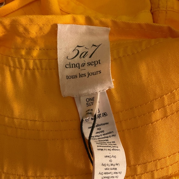 Cute Cinqu a Sept sun hat. - Picture 4 of 5